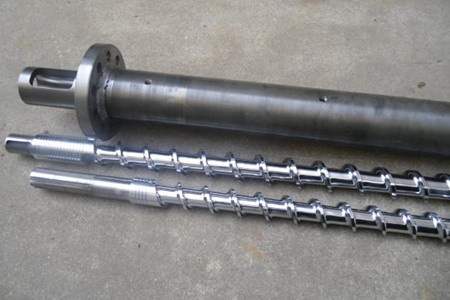 塑料擠出機(jī)機(jī)筒螺桿發(fā)貨前,廠家需要做哪些工作?