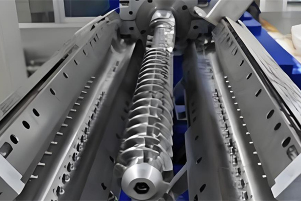 橡膠擠出機螺桿機筒應該怎么做保養？ 圖2